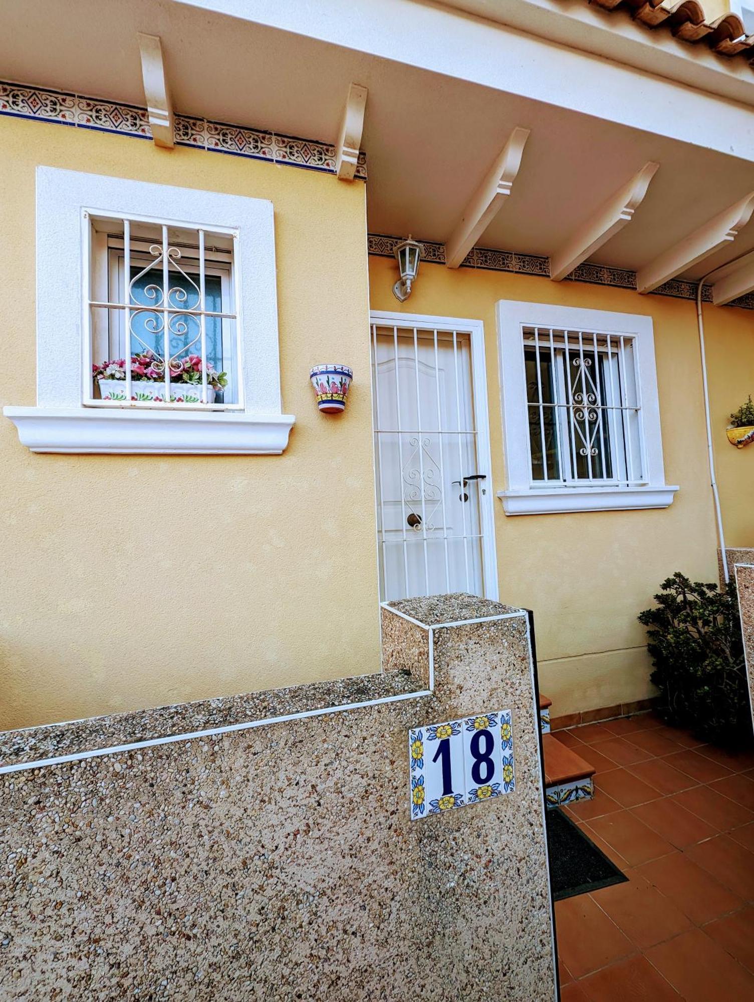 2 Bedroom Algorfa Townhouse With Pool Castillo de Montemar Экстерьер фото